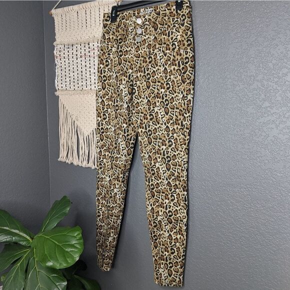 No Boundaries Pants - ⭐ Junior's Cheetah Print Jeans